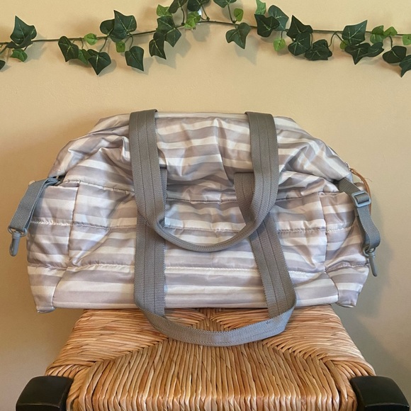 Skip*Hop Riverside Striped BoHo Ultralight Diaper Satchel Bag - Picture 2 of 3